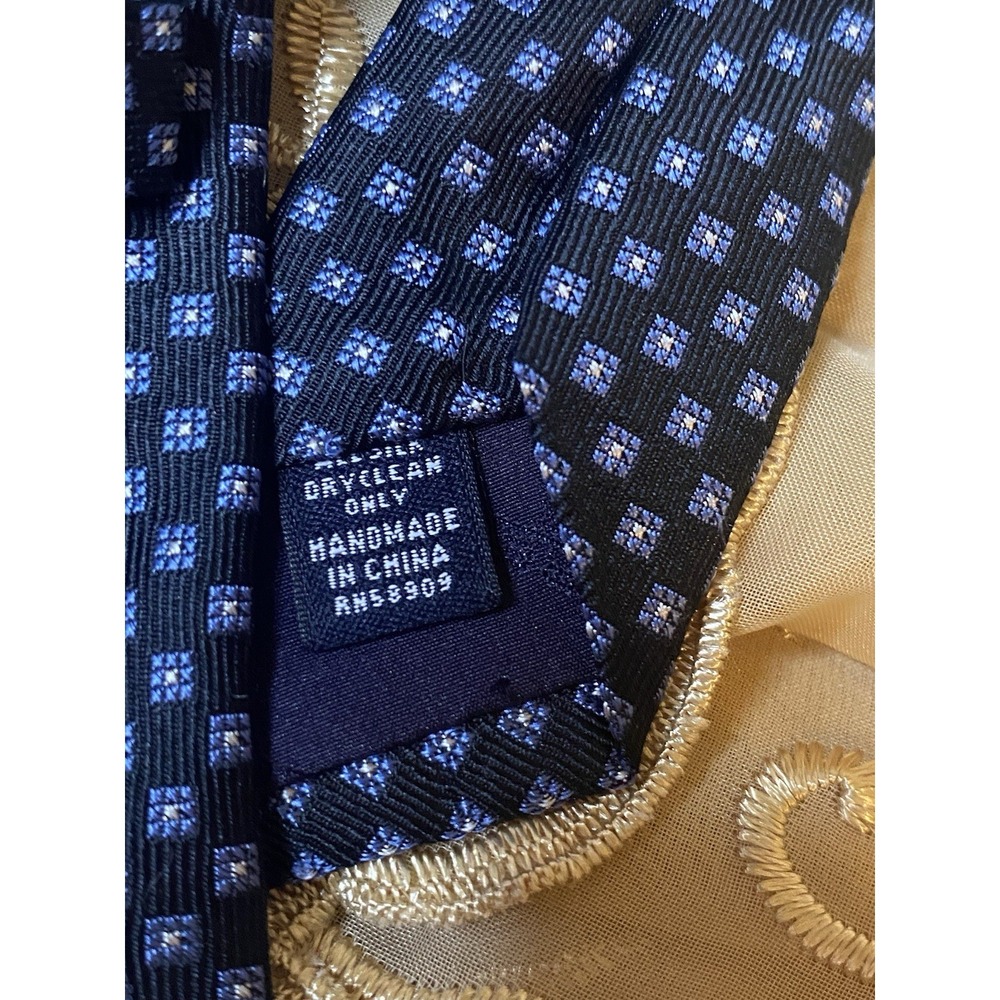 Roundtree& York Mens Blk/silver/blue Geometric Silk Tie Pre-owned - Picture 2 of 2